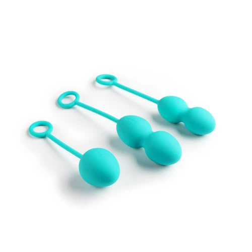 На фото изображены бирюзовые вагинальные шарики из набора Svakom Nova Green  для женщин на белом фоне.
