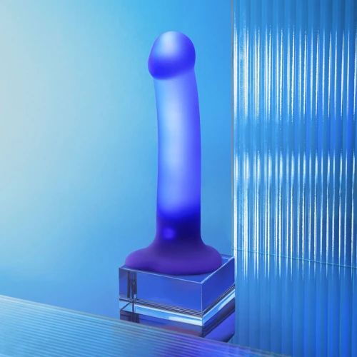 На фото Светящийся Дилдо Strap-On-Me Glow-LED Dildo Purple - M