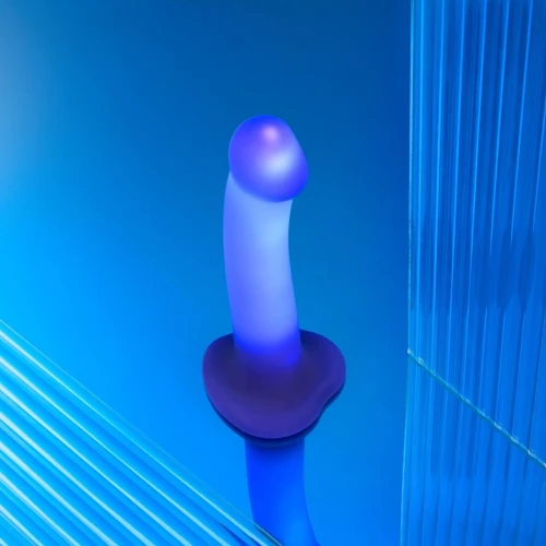 На фото Светящийся Дилдо Strap-On-Me Glow-LED Dildo Purple - M