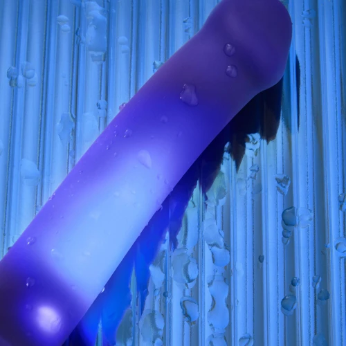 На фото Светящийся Дилдо Strap-On-Me Glow-LED Dildo Purple - M
