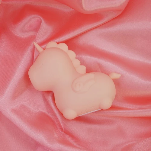 На фото розовый вибратор-единорожка Unihorn – Heart Throb, с пульсацией