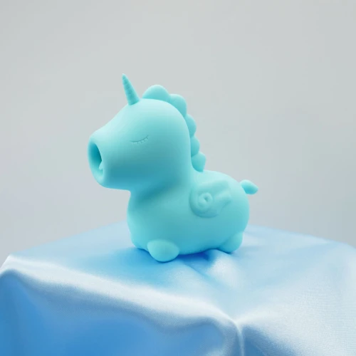 На фото голубой вибратор-единорожка Unihorn – Mount'n Peak, ласковый язычок