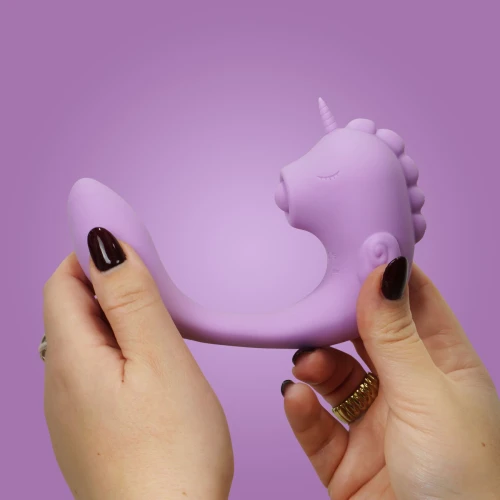 На фото фиолетовый вибратор-единорожка Unihorn – C Horse – Marina Lilac, вагинально-клиторальная стимуляция, 2 мотора по 10 режимов