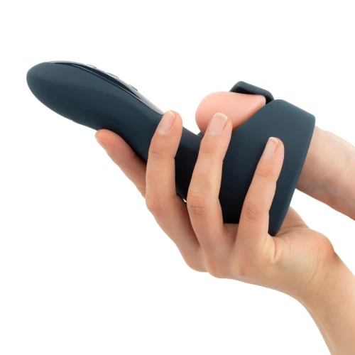 На фото изображён черный мастурбатор Boners Electric Mast