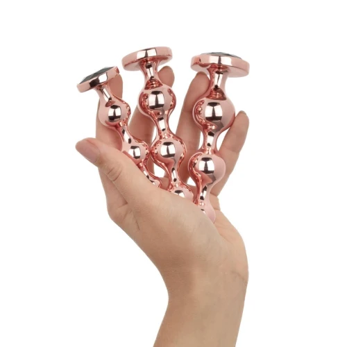 На фото розовый набор анальных игрушек Rosy Gold - Metal Butt Plug Set 3 Pi