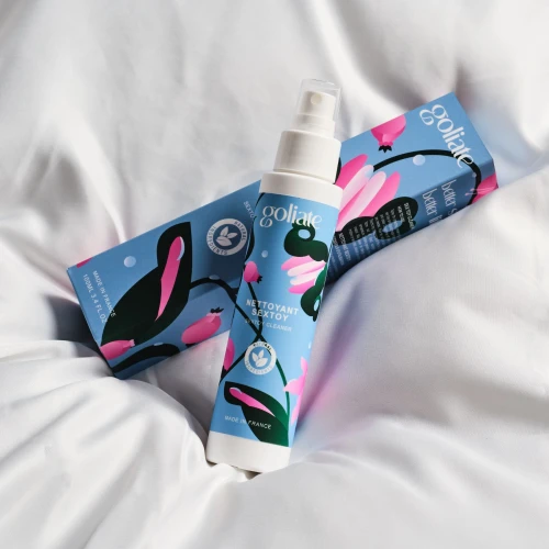 На фото Антибактериальный спрей для игрушек Goliate Nettoyant Sextoy 100 мл, безопасный для те