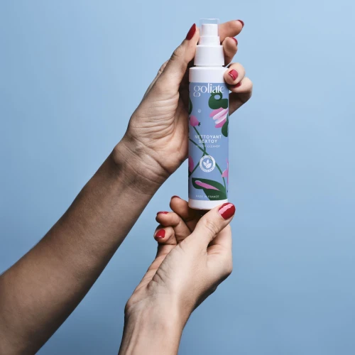 На фото Антибактериальный спрей для игрушек Goliate Nettoyant Sextoy 100 мл, безопасн