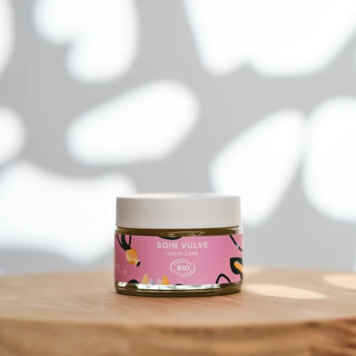 На фото розовый бальзам для вульвы Goliate Soin Vulve 15 мл, успокаивающ