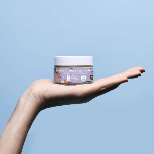 На фото массажное масло-лубрикант с ароматом и вкусом кокоса Goliate Couple Gourmand Coc