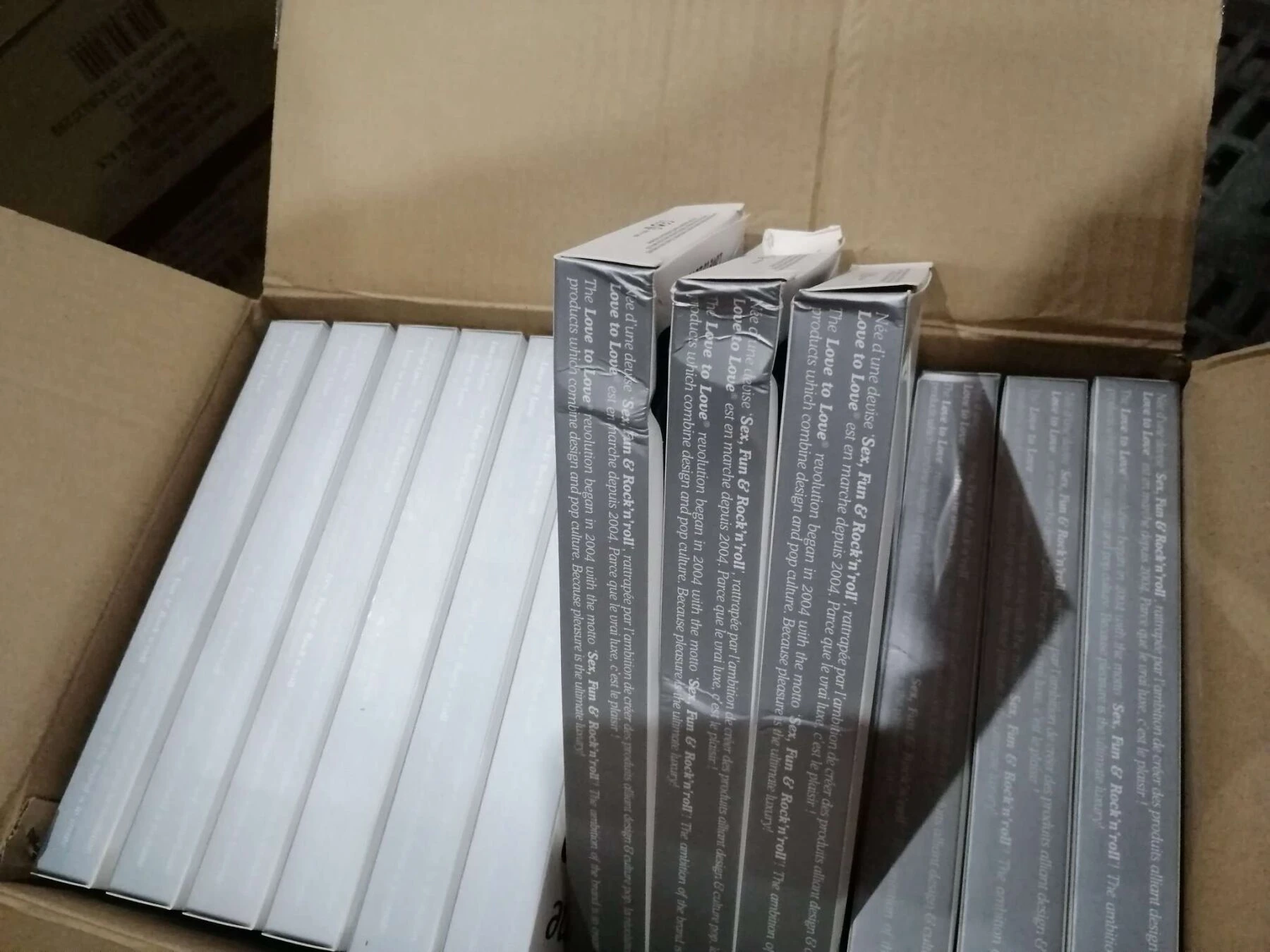 Наручники с плюшевой отделкой Love To Love ATTACH ME Black (мятая упаковка)