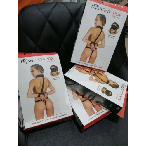 Фиксаторы для шеи и рук Fetish Tentation Neck and Wrist Straps с маской на глаза (мятая упаковка)