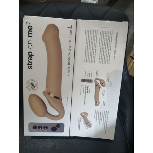 Безремневой страпон с вибрацией Strap-On-Me Vibrating Flesh L (мятая упаковка)