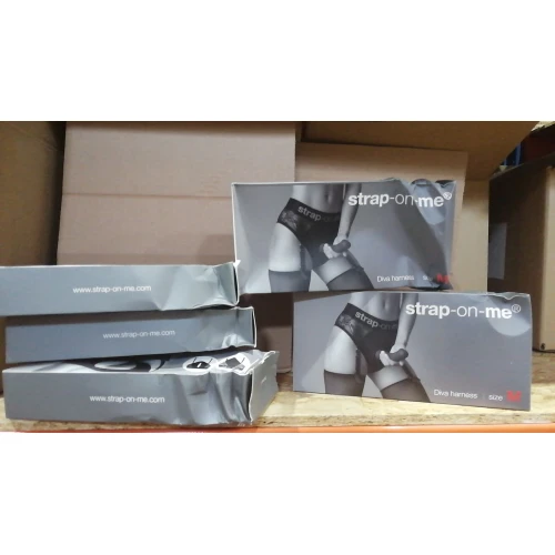 Кружевные трусы для страпона с подвязками Strap-On-Me DIVA HARNESS - M (сильно мятая упаковка)