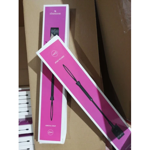 Шлепалка с заклепками Obsessive Gretia studded crop O/S, черная (мятая упаковка!!!)