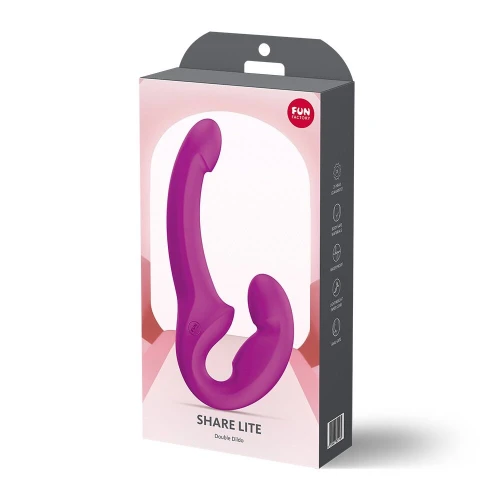 На фото безремінний страпон Fun Factory SHARE LITE Blackberry, регульований, полегшена модель