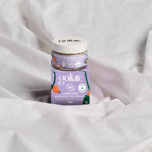 На фото  масажна олія-лубрикант з ароматом та смаком кокоса Goliate Couple Gourmand Coco 50 
