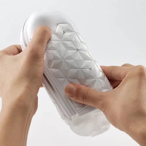На фото мастурбатор Tenga Flip Flexy