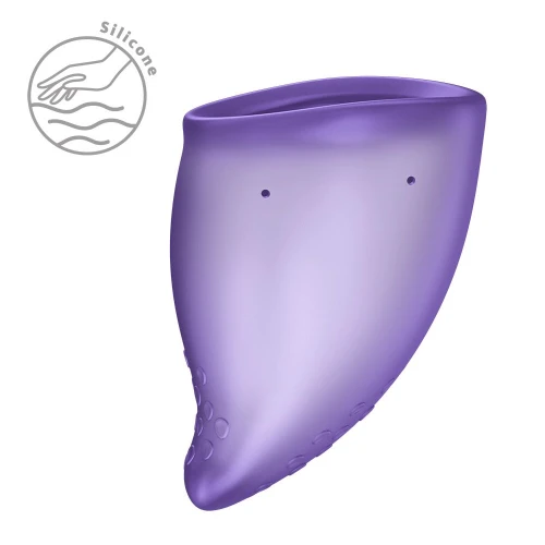 На фото менструальная чаша FUN CUP SIZE B Black Currant, многоразовая, диаметр 4,3 см, объем 30 мл