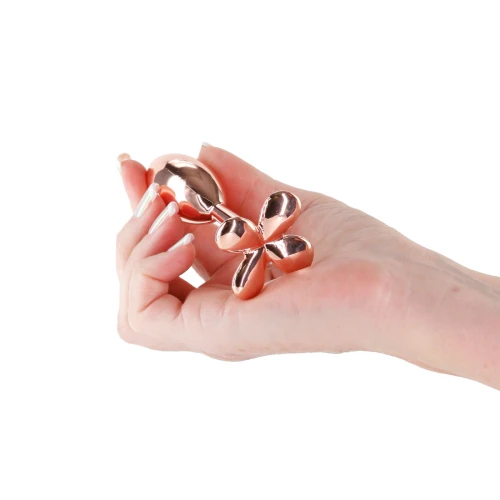 На фото анальная пробка NS Novelties Rear Assets - Clover - Rose Gold