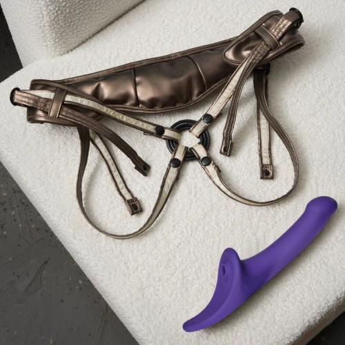 На фото вибронасадка для страпона с вакуумной стимуляцией Strap-On-Me Multi Orgasm Dildo S Purple