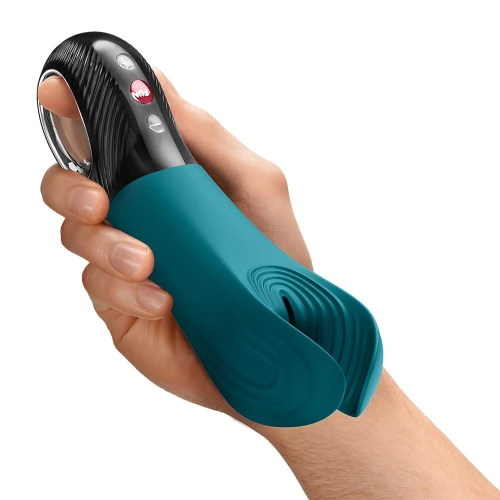 На фото вибратор для пениса Fun Factory MANTA Bottle Green подходит для парных игр.