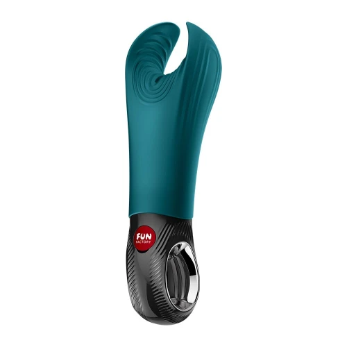 На фото вибратор для пениса Fun Factory MANTA Bottle Green подходит для парных игр.