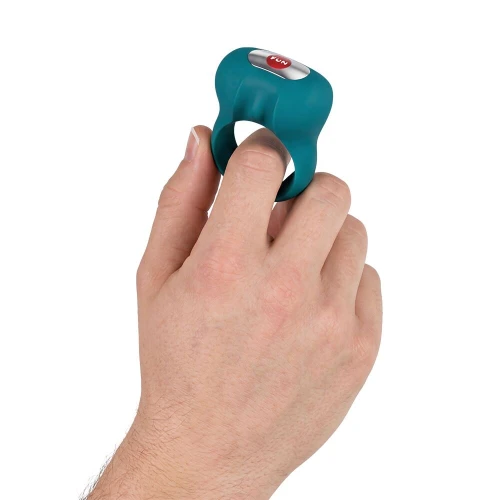На фото ерекційне віброкільце Fun Factory Steady Bottle Green