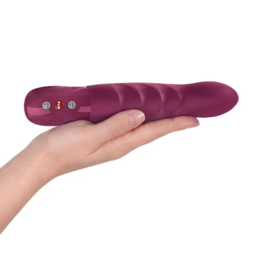 На фото пульсатор Fun Factory Stronic Deep, Wine Red, 8 режимів роботи, що перезаряджається