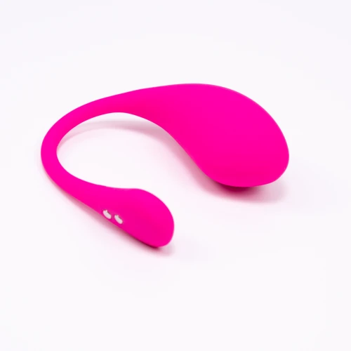 На фото зображено рожеве смарт віброяйце Lovense Lush 3 для жінок на білому тлі.