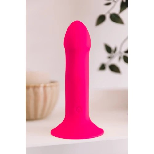 На фото изображено розовое дилдо с присоской и вибрацией Adrien Lastic Hitsens 2 Pink унисекс на белом фоне.