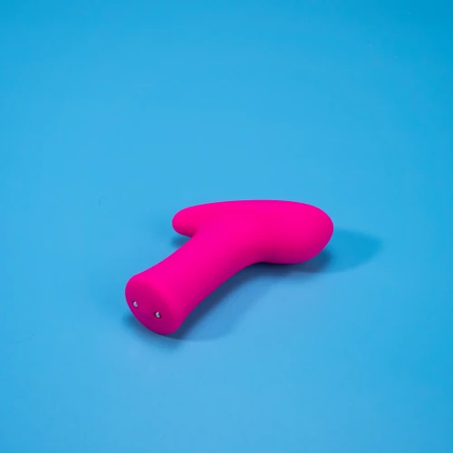 На фото зображено рожеву віброкулю з дистанційним керуванням Lovense Ambi для жінок на блакитному тлі.