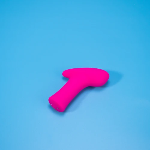 На фото зображено рожеву віброкулю з дистанційним керуванням Lovense Ambi для жінок на блакитному тлі.