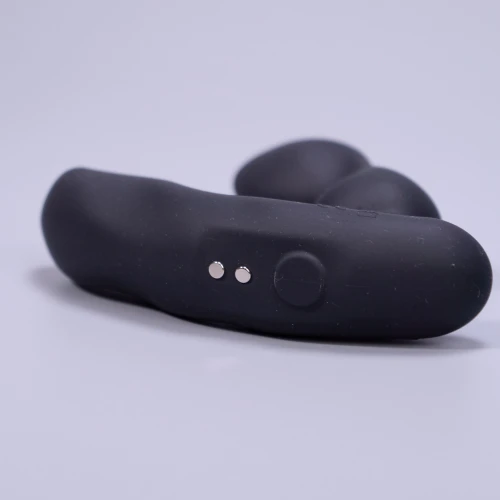 На фото изображен черный вибромассажер простаты с функцией Смарт для мужчин на светлом фоне