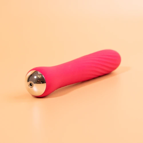 здесь изображены серебряные вставки на розовом вибраторе