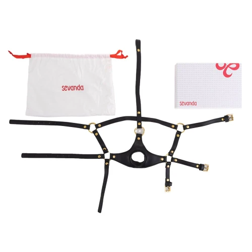 На фото зображено чорну маску збрую для орального сексу LOCKINK SEVANDA Blowjob Head Harness унісекс на світлому тлі