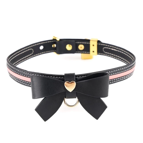 На фото изображен черный поводок LOCKINK SEVANDA Love Heart Butterfly Leather Collar Set - Black унисекс на белом фоне