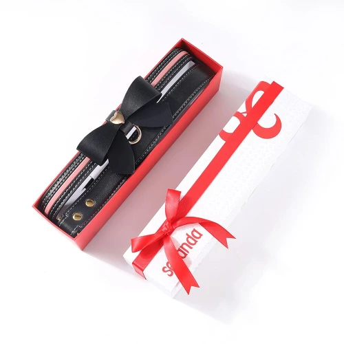 На фото изображен черный поводок LOCKINK SEVANDA Love Heart Butterfly Leather Collar Set - Black унисекс на белом фоне