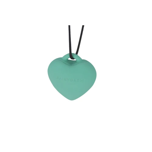 На фото зображено зелений вібратор серця із чорним ланцюжком FairyGasm PleasureStone green для жінок на білому тлі.