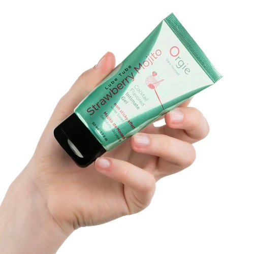 На фото зображено зелений їстівний лубрикант на водній основі зі смаком та ароматом коктейлю полуничного мохіто Orgie Lube Tube Strawberry Mojito 50 мл унісекс на білому тлі.