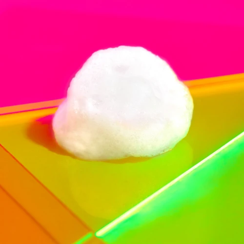 На фото изображена белая увлажняющая массажная пена с миндалем Love To Love TICKLE MY BODY SWEET ALMONDS (150 мл) для пар на разноцветном фоне.