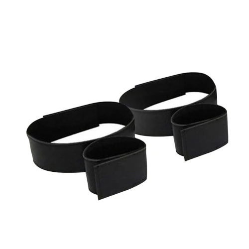 На фото изображен черный набор для фиксации Art of Sex - BDSM Нands to Нips Simple унисекс на светлом фоне