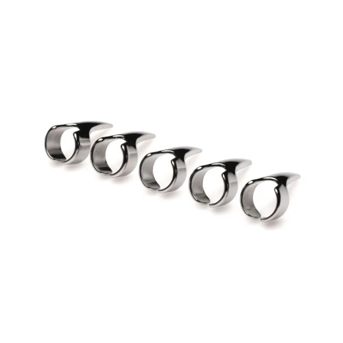 На фото изображен серебристый набор колец с когтями Master Series Five-Piece Sensation Claw Rings - Silver для пар на белом фоне