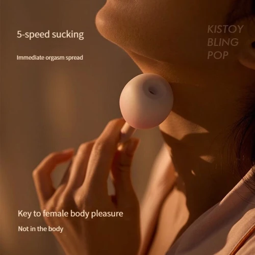 На фото зображено білий вакуумний стимулятор чупа-чупс KISTOY Bling Pop для жінок на білому тлі.