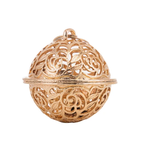 На фото зображена металева золота пробка з хвостом поні LOCKINK SEVANDA White Pony-Tail,Anal Pear-shape Plug унісекс на білому тлі