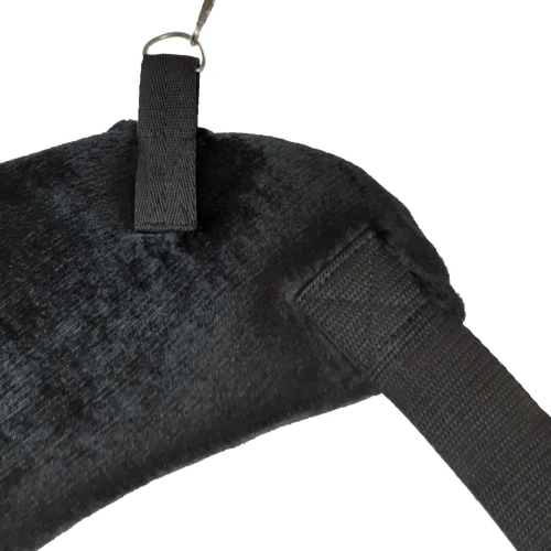 На фото зображено чорний набір для фіксації BDSM Bondage Fetish Girl Simple для жінок на білому тлі