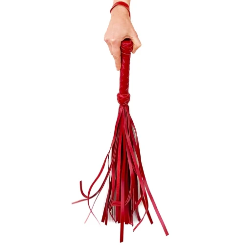 На фото зображено червоний шкіряний міні флогер-батіг Art of Sex - Flogger Martinet унісекс на білому тлі