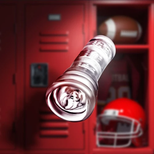 На фото зображений білий мастурбатор Rize by Blush - Luz Glow in the Dark Masturbator, що світиться у темряві для чоловіків на темному тлі