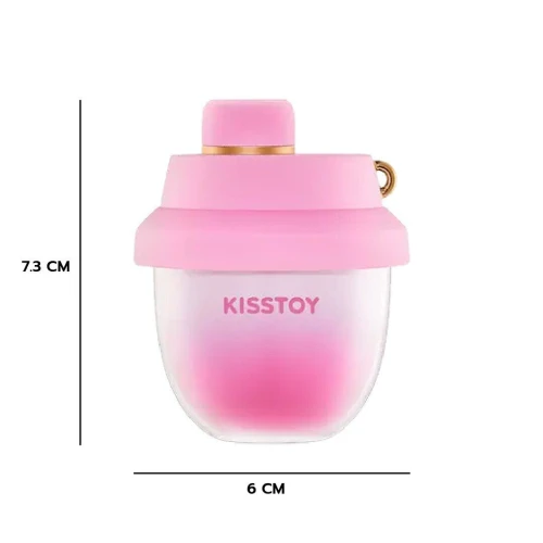 На фото зображено рожевий вакуумний стимулятор KISTOY Kiss Pods для жінок на білому тлі.