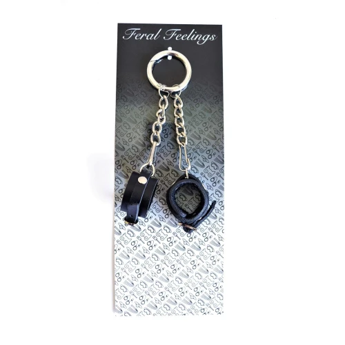 На фото изображен черный брелок наручники с пряжей для ключей унисекс на светлом фоне