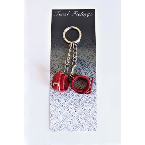 На фото изображен красный брелок наручники с пряжей для ключей унисекс на светлом фоне